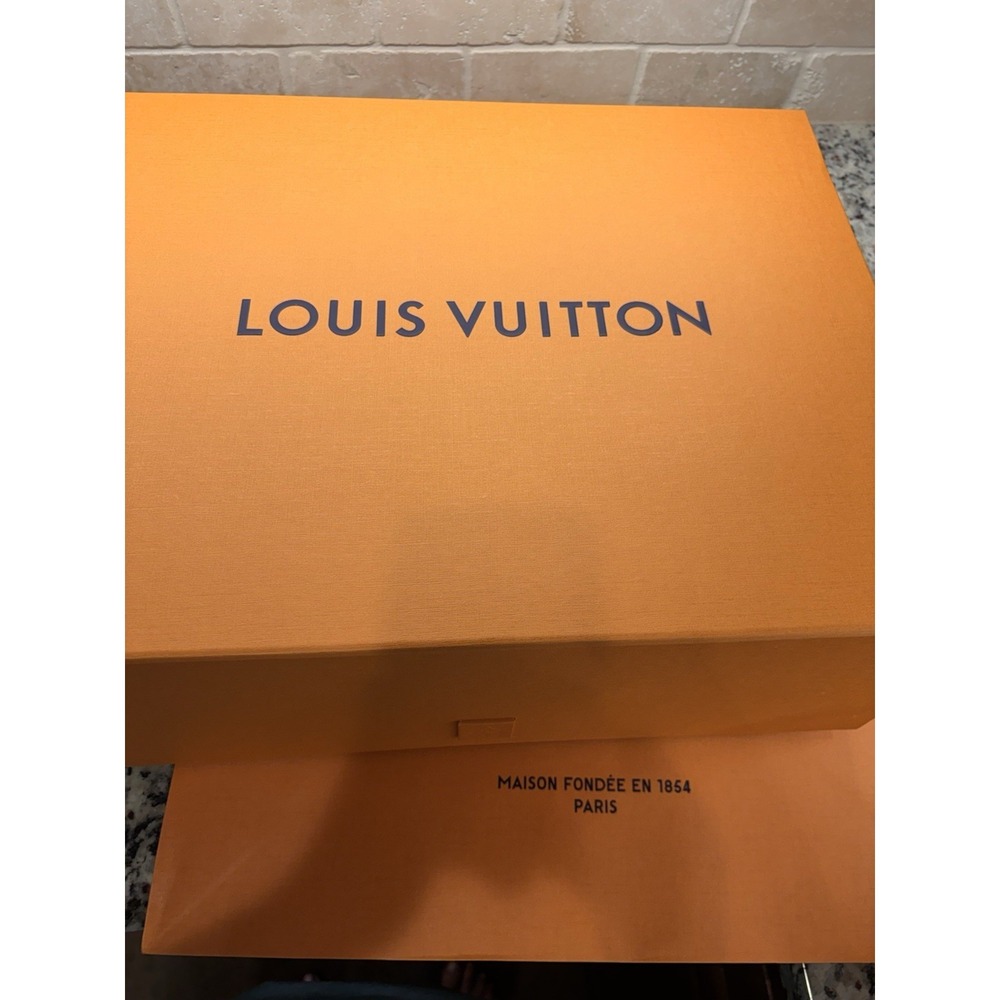 Authentic Louis Vuitton Empty XL Gift Box Set - Flip Top Box, Ribbon, 2 Bags NEW - Picture 3 of 12